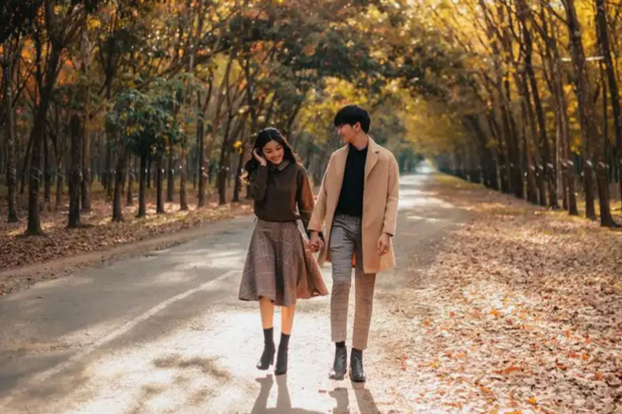 Giày dép là phụ kiện thời trang không thể thiếu trong chuyến du lịch Nhật Bản mùa thu