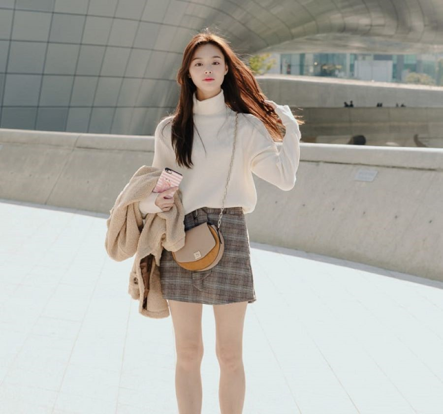 Một chiếc áo len cổ lọ sẽ giúp cho bạn có thêm những tấm ảnh sống ảo “xịn sò”