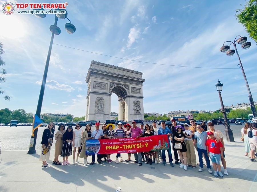 Đoàn khách Top ten Travel tham quan và khám phá Châu Âu