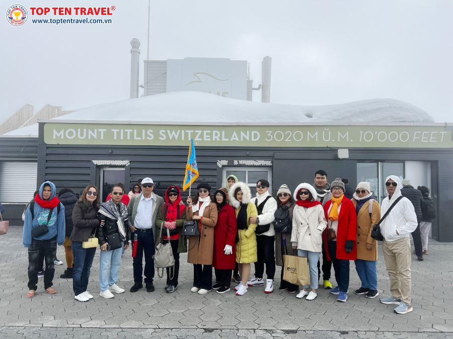 Đoàn khách Top ten Travel tham quan và khám phá Châu Âu