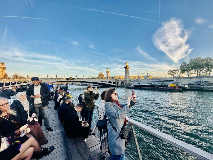 Trải nghiệm ngắm Paris bằng du thuyền trên sông Seine