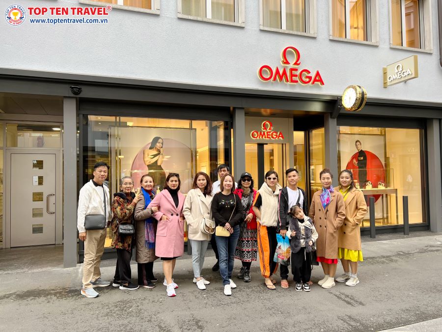 Du khách có thể thoải mái tự do mua sắm tại các cửa hàng