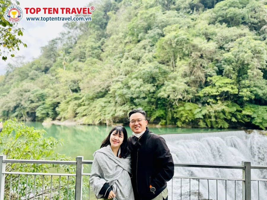 Khách nhà Top Ten Travel checkin tại địa điểm du lịch nổi tiếng Đài Loan