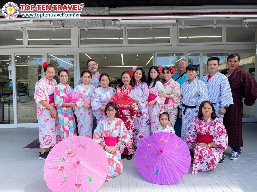 Đoàn khách Top Ten Travel tham quan du lịch Nhật Bản