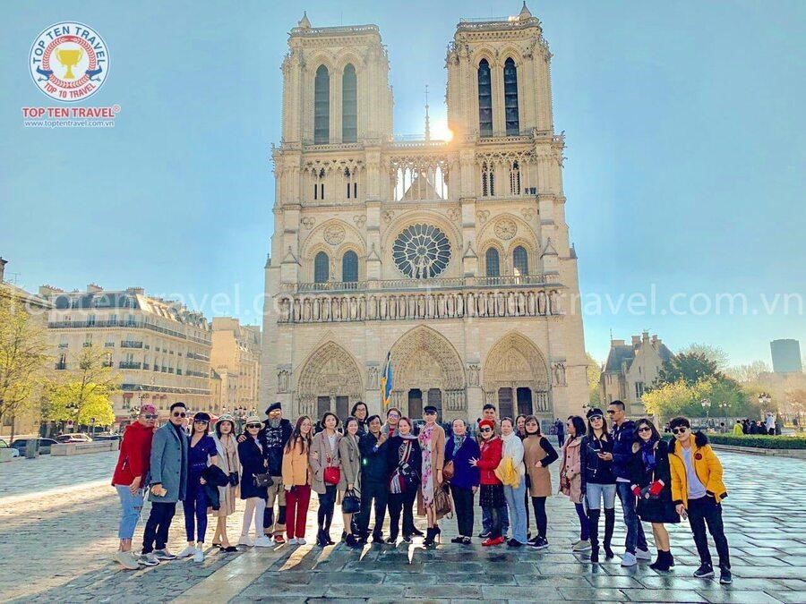 Đoàn khách Top Ten Travel tham quan và khám phá hành trình 5 nước Châu ÂU