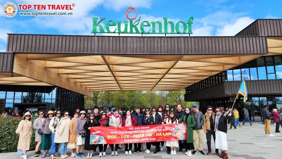 Đoàn khách Top Ten Travel tham quan và khám phá hành trình 5 nước Châu ÂU