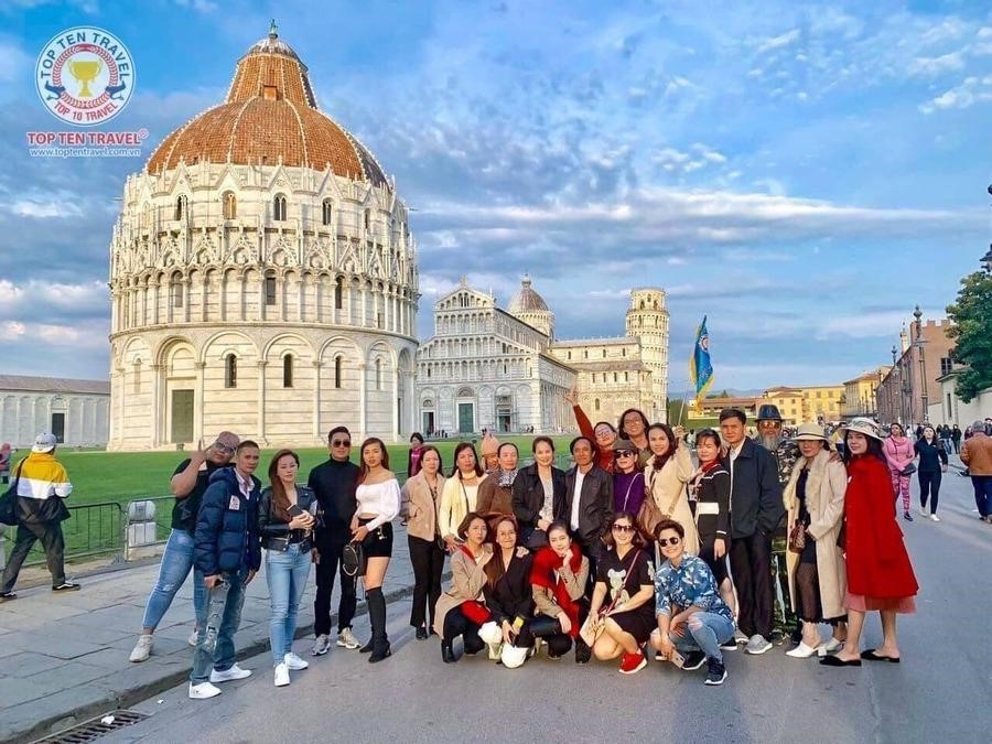 Đoàn khách Top Ten Travel tham quan và khám phá hành trình 5 nước Châu Âu