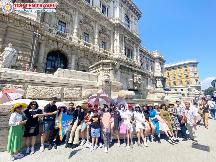 Đoàn khách Top Ten Travel tham quan và khám phá hành trình 5 nước Châu Âu