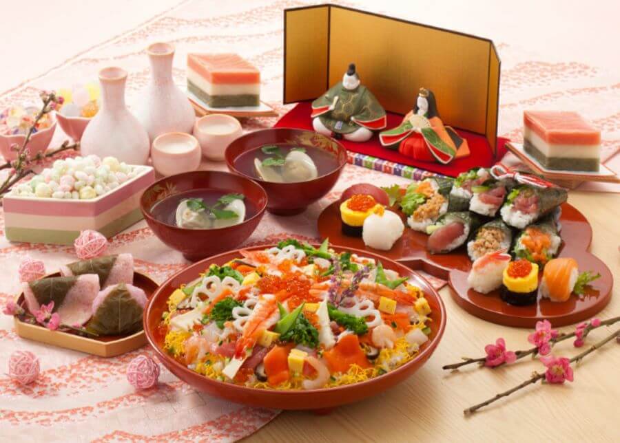 Hina Matsuri còn có những món ăn truyền thống mang ý nghĩa đặc biệt, góp phần tạo nên không khí vui tươi và ấm cúng cho ngày lễ