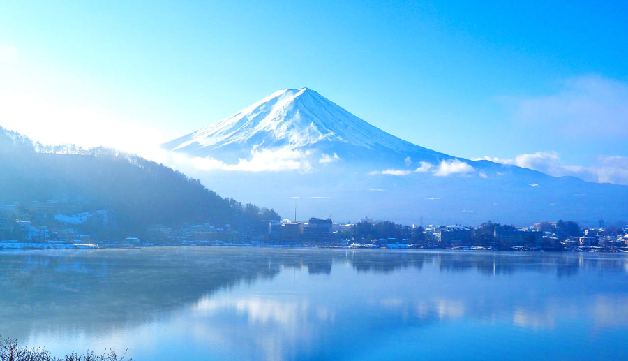 Mùa đông phủ lên hồ Kawaguchi một tấm áo trắng tinh khôi