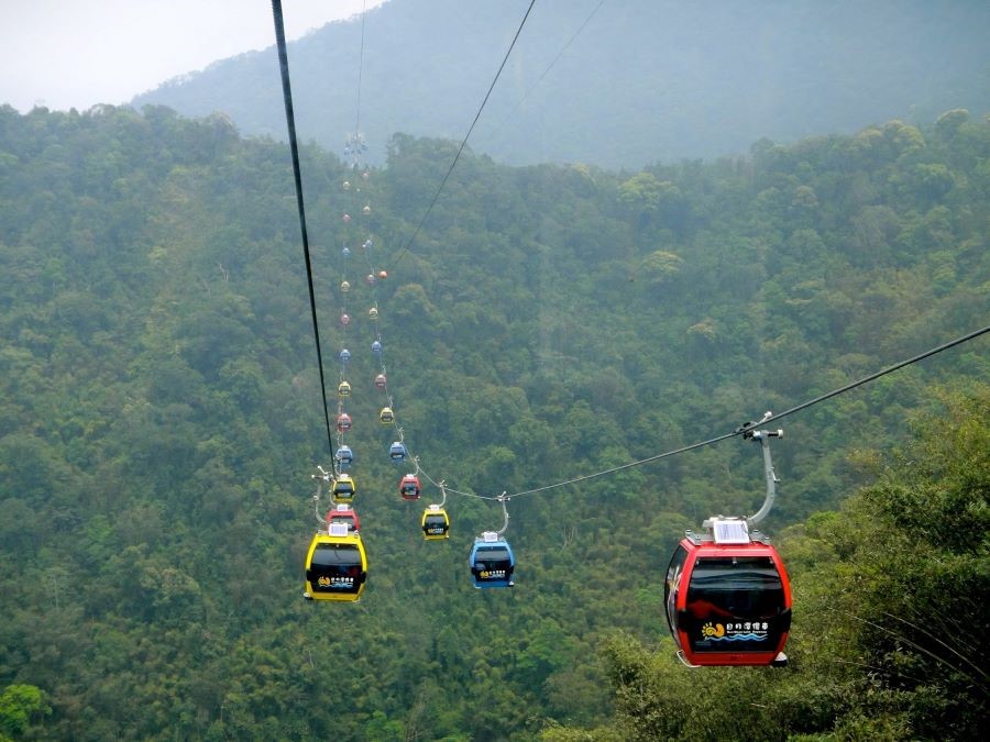 Trải nghiệm cảm giác ngồi cáp treo ngắm cảnh tại Hồ Nhật Nguyệt
