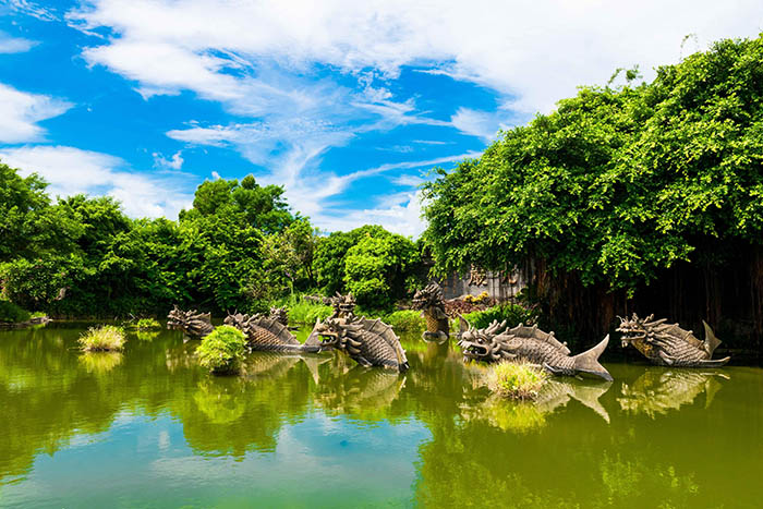 Hồ nước có "thủy quái" sinh sống đầy bí ẩn ở Trung Quốc