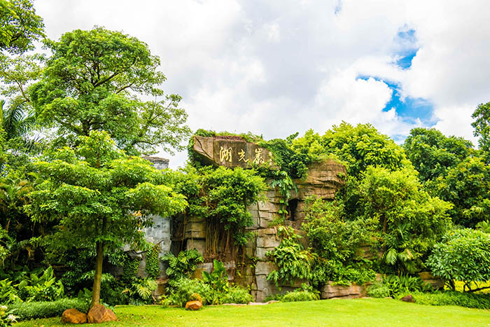 Hồ nước có "thủy quái" sinh sống đầy bí ẩn ở Trung Quốc