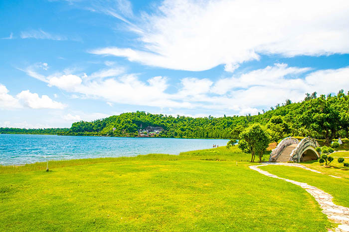 Hồ nước có "thủy quái" sinh sống đầy bí ẩn ở Trung Quốc