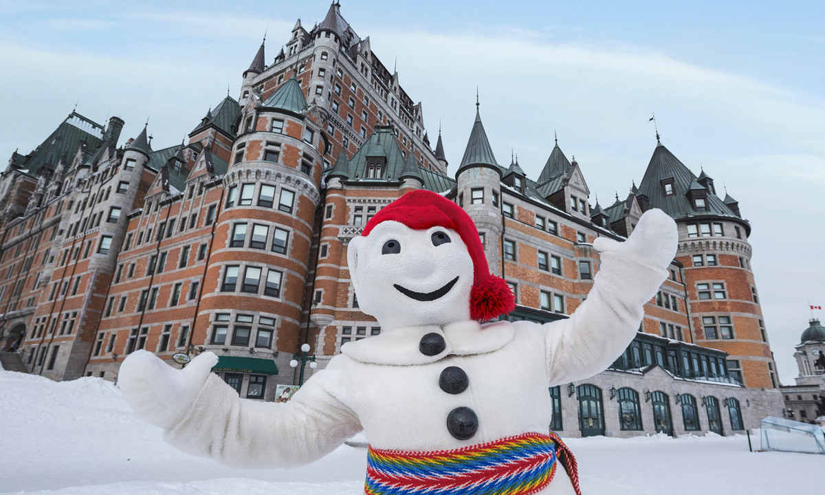 Lễ hội mùa đông Quebec như một viên ngọc quý lấp lánh giữa mùa tuyết trắng, thu hút du khách từ khắp nơi trên thế giới