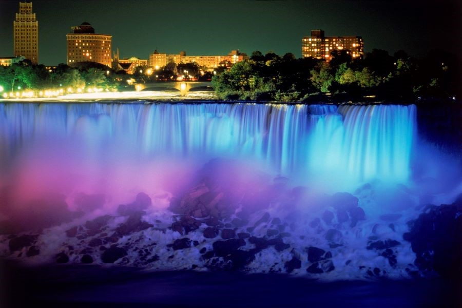 Lễ hội ánh sáng Niagara - Lễ hội đặc sắc của Canada thu hút đông đảo du khách từ khắp mọi nơi