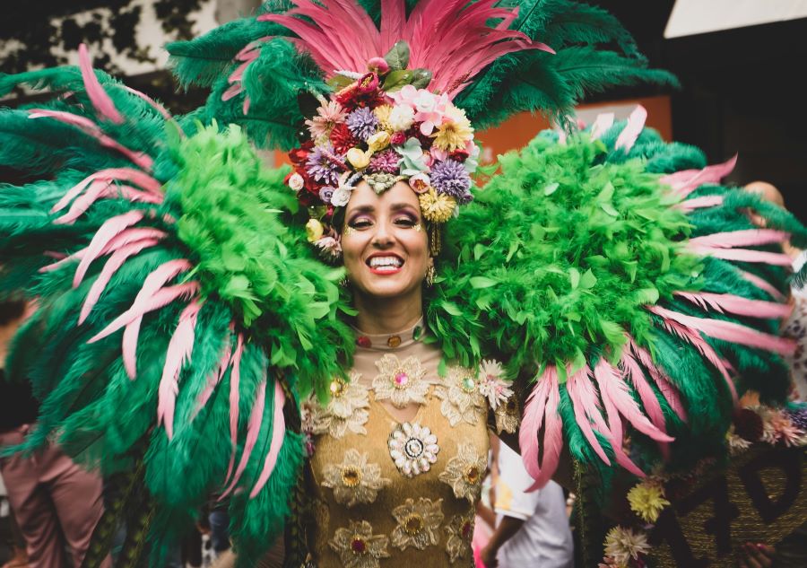 Lễ hội Notting Hill Carnival là một lễ hội hoá trang truyền thống ở thủ đô London