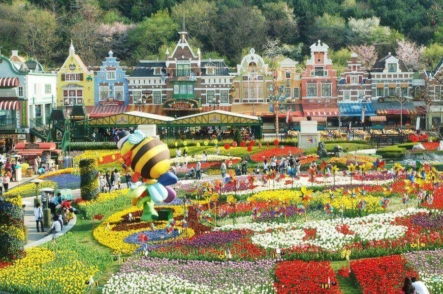 Lễ hội hoa Tulip Everland là cơ hội tuyệt vời để bạn được khám phá những điều thú vị tại công viên giải trí hàng đầu Hàn Quốc