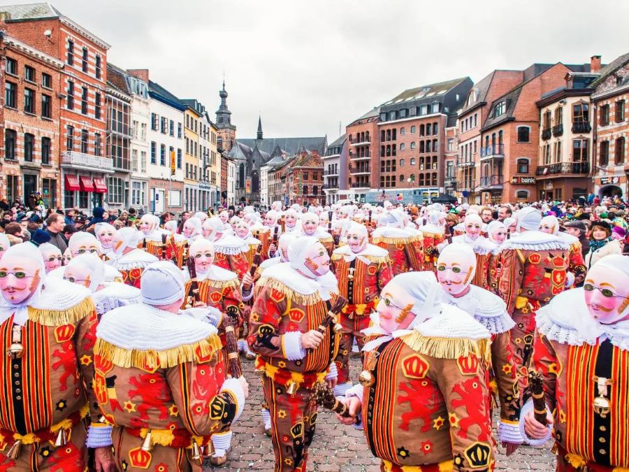 Carnaval Binche còn là di sản văn hóa phi vật thể được UNESCO công nhận