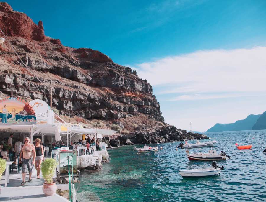 Những bãi biển xanh ngát tại Santorini