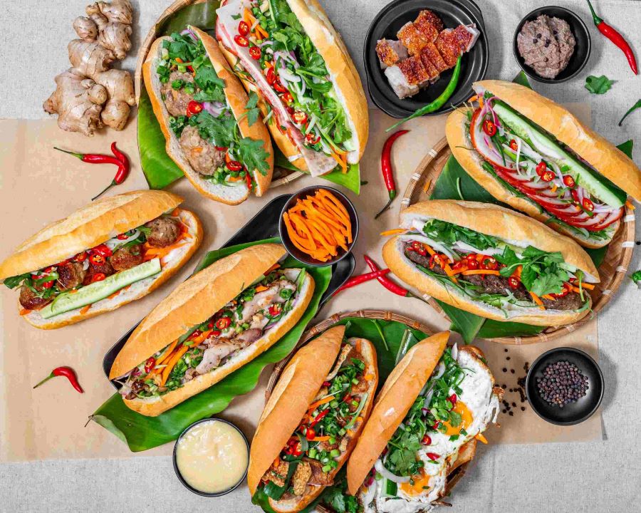 Bánh mì Phượng là một món ăn bình dị nhưng lại vô cùng hấp dẫn du khách khi đến Hội An