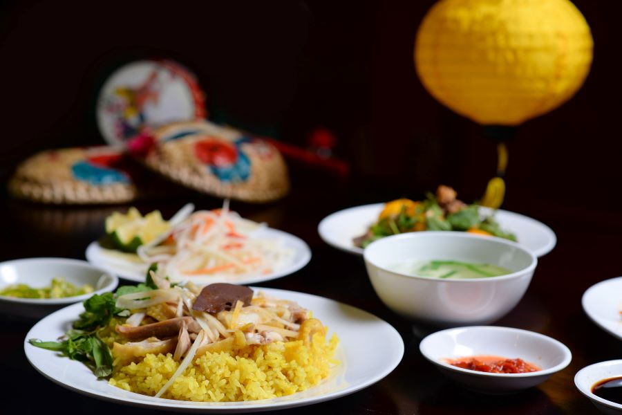 Cơm gà Bà Buội - Món ăn mang đậm hương vị truyền thống