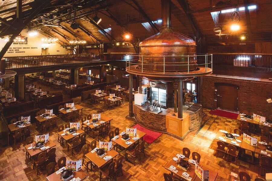 Bảo tàng Bia Sapporo là nơi bạn có thể tìm hiểu về lịch sử sản xuất bia lâu đời của Sapporo