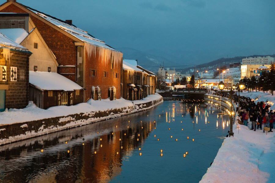 Otaru, một thị trấn cảng xinh đẹp nằm dọc theo bờ biển trở nên lãng mạn hơn mỗi khi đông về