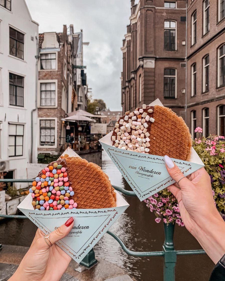 Bạn cũng có thể thỏa sức sáng tạo để chiếc bánh Stroopwafels trông bắt mắt và hấp dẫn hơn 