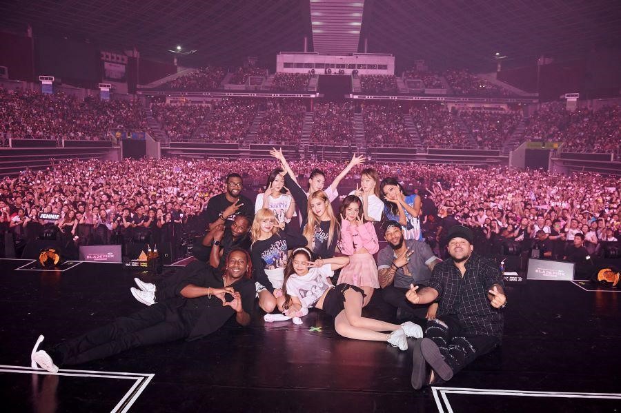 Hàng loạt các trang trang mạng đều đưa tin blackpink chính thức về Việt Nam