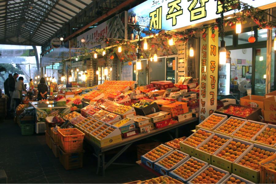 Chợ đêm Tapdong thực sự là thiên đường ẩm thực cho những ai muốn khám phá Jeju về đêm