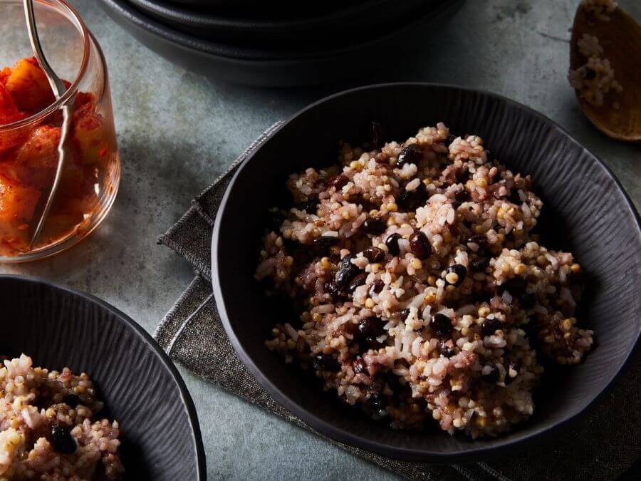 Ogokbap là món cơm ngũ cốc truyền thống của Hàn Quốc, được nấu từ năm loại ngũ cốc khác nhau