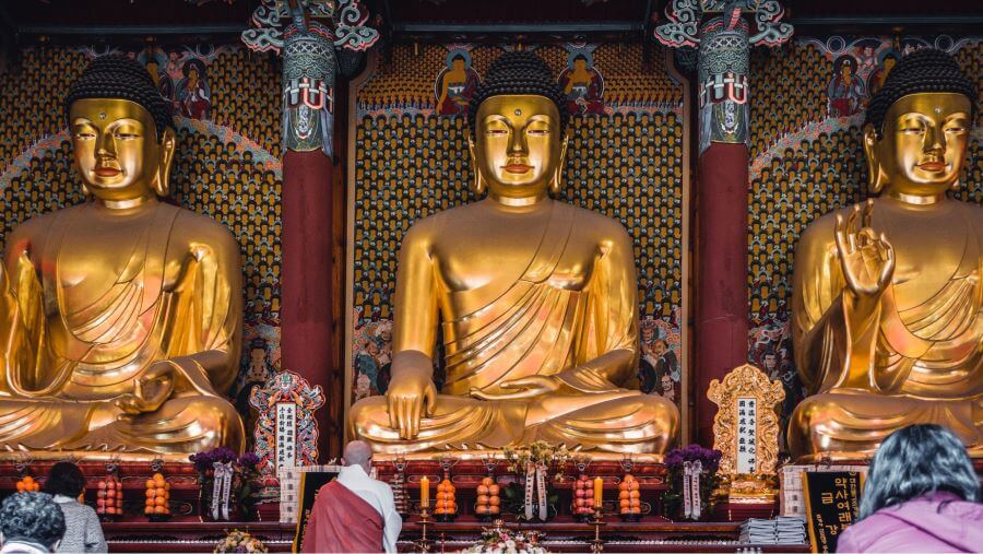 Điểm nhấn nổi bật nhất của Jogyesa chính là Đại điện được xây dựng theo phong cách kiến trúc truyền thống của Phật giáo Hàn Quốc