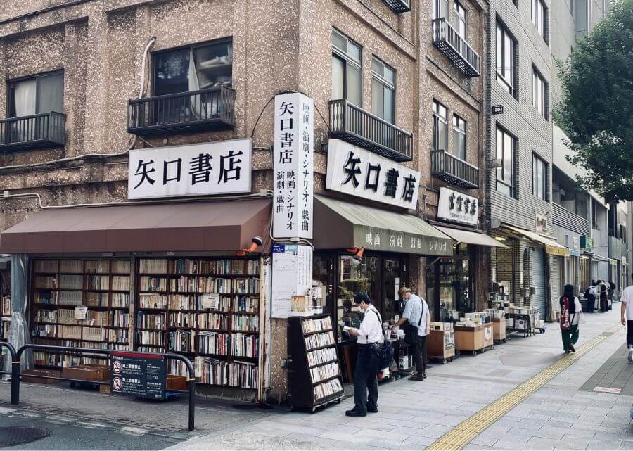 Kanda Jinbocho không chỉ là một địa điểm mua sắm sách, mà còn là một biểu tượng của văn hóa đọc của người Nhật Bản