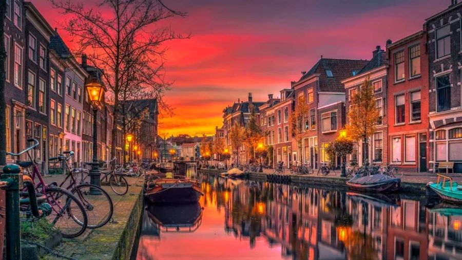Ngắm hoàng hôn siêu xinh tại Kênh đào Amsterdam
