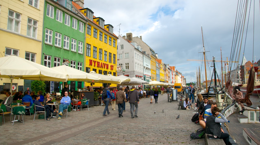 Vẻ đẹp cổ kính pha lẫn hiện đại chinh phục trái tim mọi du khách tại Nyhavn 