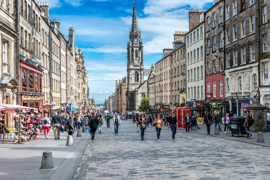 Thủ đô Edinburgh nổi bật với vẻ đẹp cổ kính, phảng phất hơi thở lịch sử