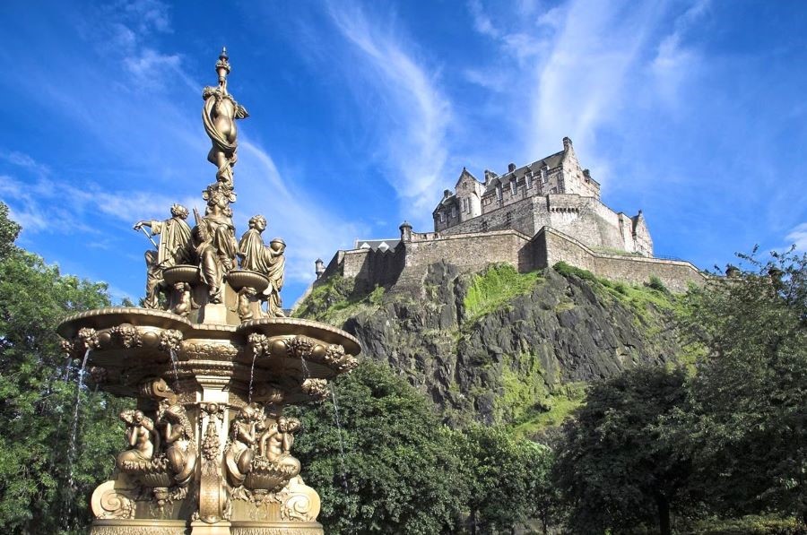 Edinburgh Castle với vẻ đẹp cổ kính, nguy nga và tráng lệ bậc nhất