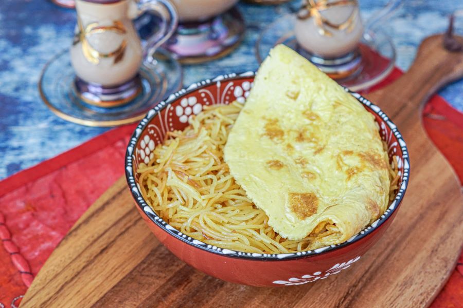 Balaleet thường được ăn kèm với trứng rán để đảm bảo năng lượng cho cả ngày dài