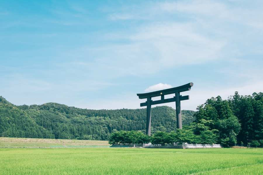 Điều đặc biệt của Oyunohara Torii chính là kích thước khổng lồ và vị trí độc đáo của nó