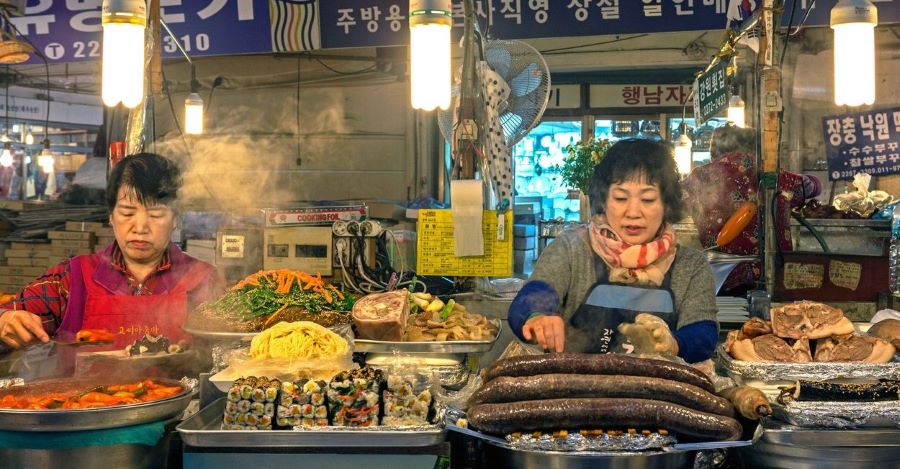 Dừng chân tại chợ đêm Dongdaemun, du khách đừng quên thưởng thức các món ngon đặc sản hấp dẫn 