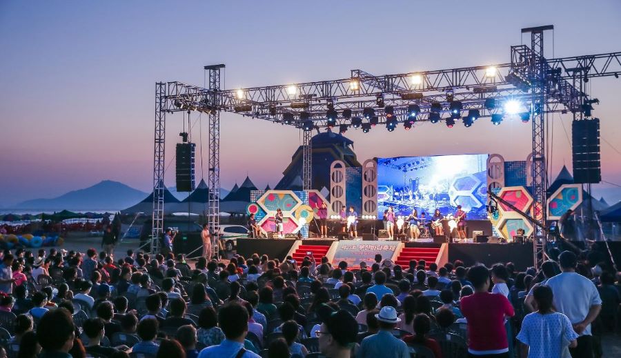 Lễ hội biển Busan là lễ hội mùa hè Hàn Quốc gây ấn tượng với nhiều sự kiện văn hóa và chương trình giải trí thú vị