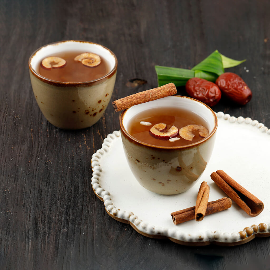 Nước quế gừng, một thức uống quen thuộc trong văn hóa ẩm thực của nhiều quốc gia, trong đó có Hàn Quốc