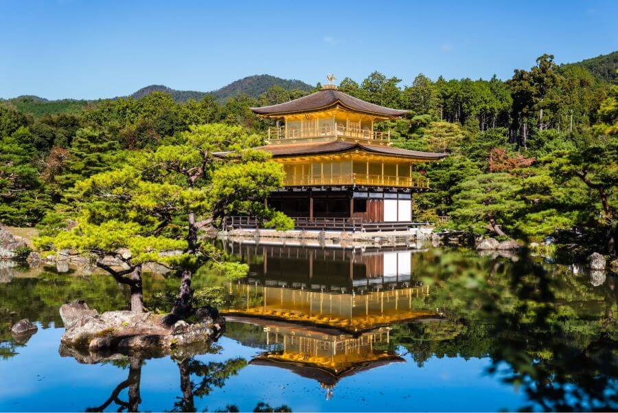 Chùa Suguksa là điểm đến thu hút đông đảo người dân địa phương lẫn các tín đồ du lịch Hàn Quốc đến chiêm bái và tìm kiếm sự bình yên