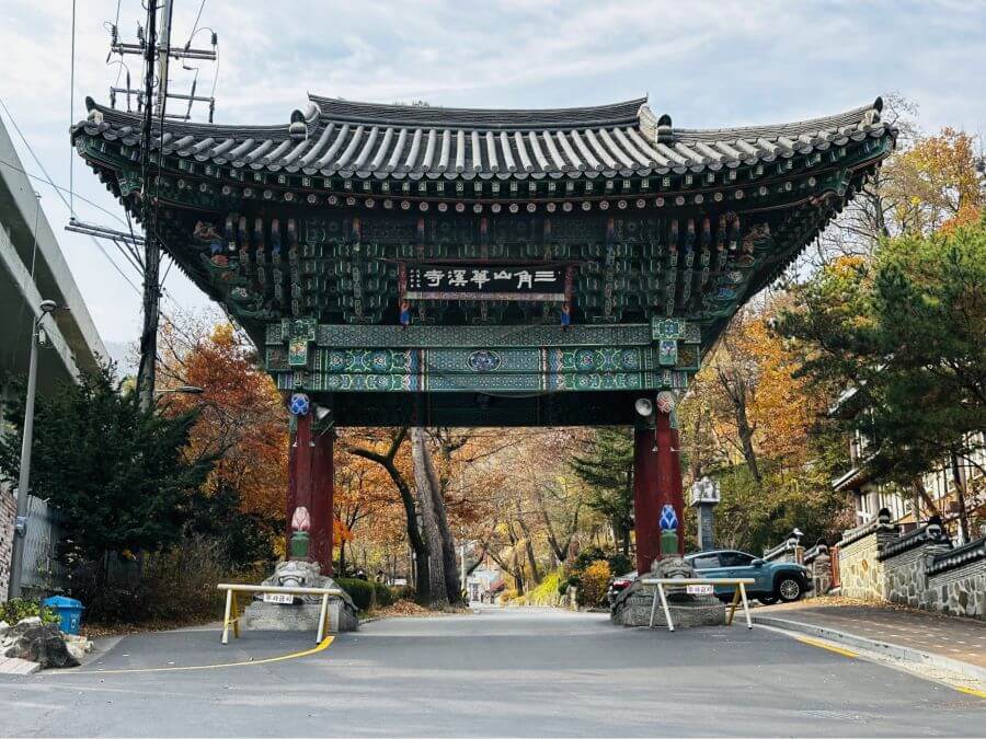 Kiến trúc của chùa Hwagyesa cũng là một điểm nhấn thu hút các tín đồ du lịch Hàn Quốc