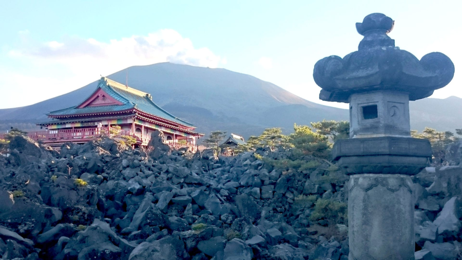 Asama luôn thu hút sự chú ý của các nhà khoa học và du khách bởi vẻ đẹp hoang sơ và sức mạnh của thiên nhiên