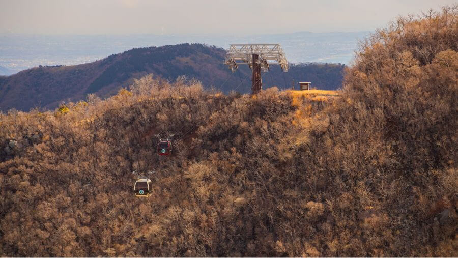 Trải nghiệm cáp treo Hakone bạn sẽ được ngắm nhìn toàn cảnh 360 độ khung cảnh thiên nhiên tuyệt đẹp bên dưới