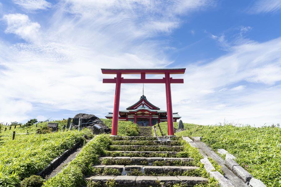 Đền Hakone Mototsumiya là một ngôi đền Shinto nằm trên đỉnh núi Komagatake ở Hakone, Nhật Bản