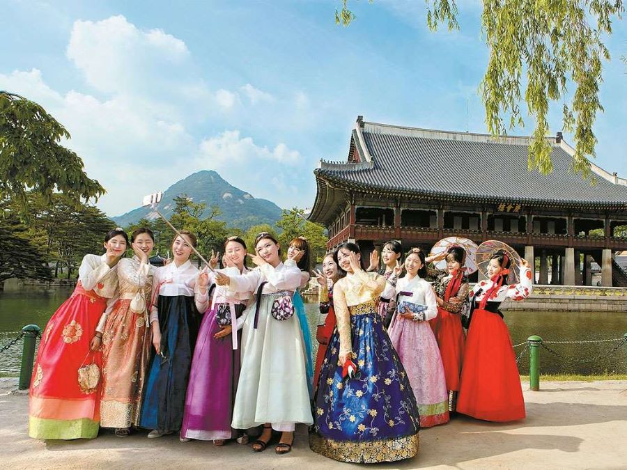 Du khách mặc hanbok checkin xinh đẹp