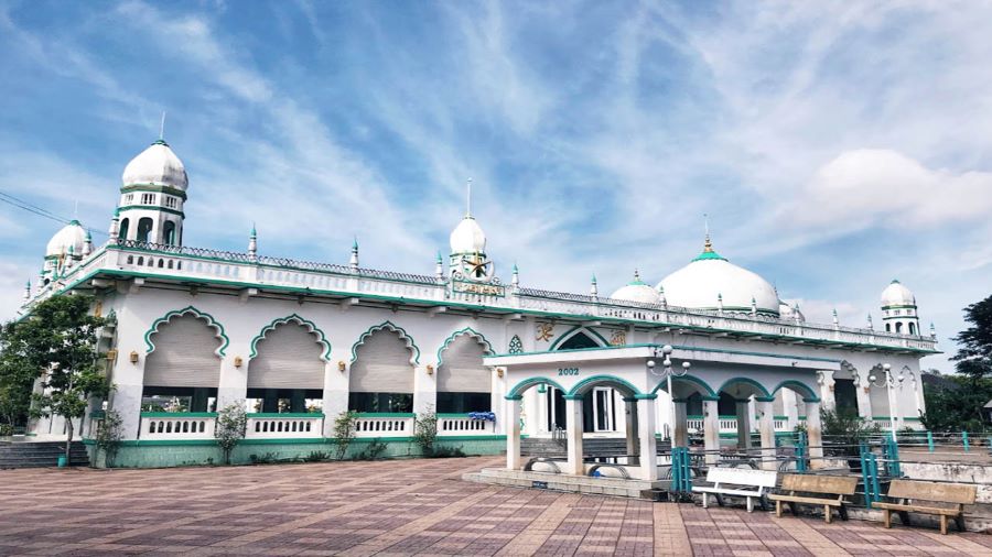 Kiến trúc Masjid Al Ehsan mang những nét đặc trưng tiêu biểu của kiến trúc Hồi giáo 